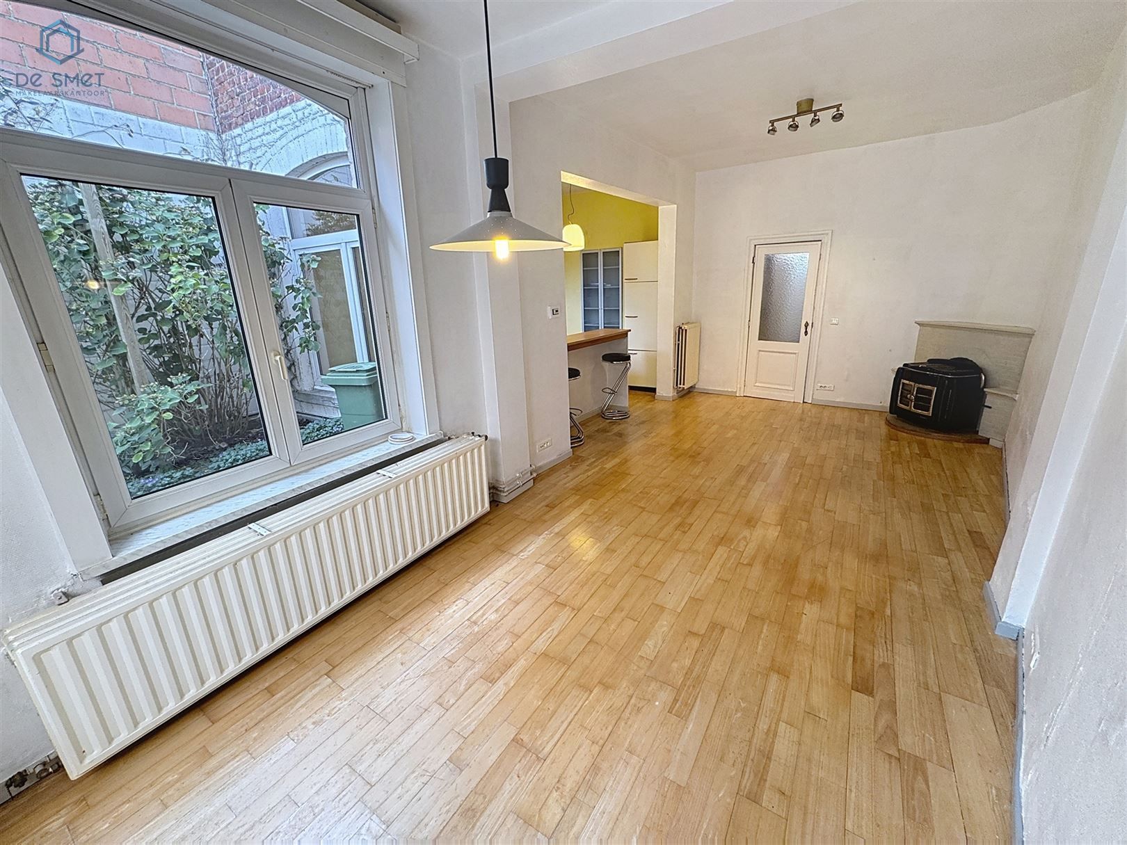 Instapklaar herenhuis met 3 slaapkamers, garage en royaal terras in het hart van Meerbeke foto 8