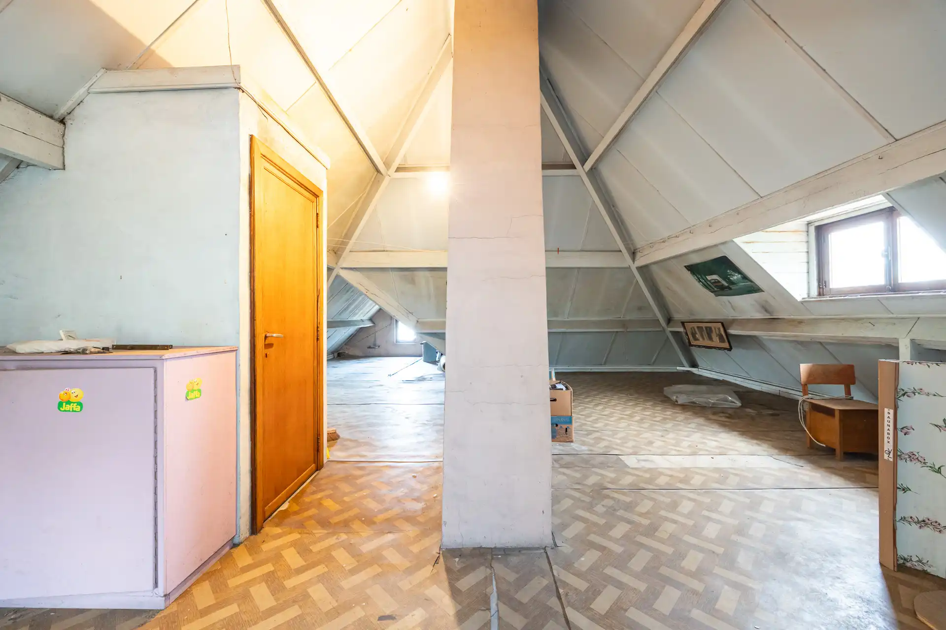 Ruime villa met garage en zwembad + bouwgrond + 2 magazijnen foto 54