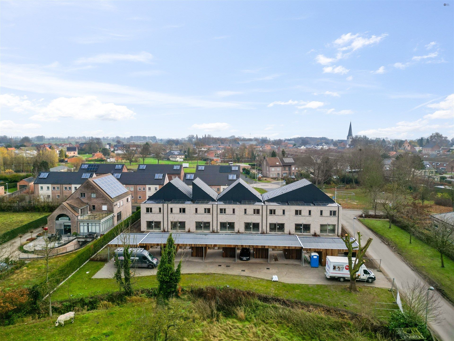Zeer kwalitatieve woning met aanpalende carport foto 2