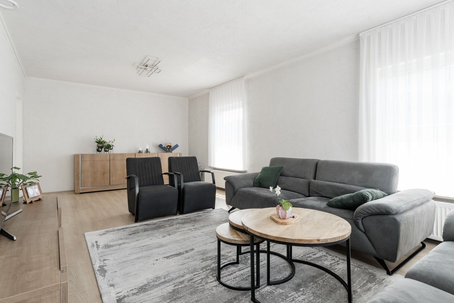 Vrijstaande ruime woning op toplocatie in Lommel! foto 7