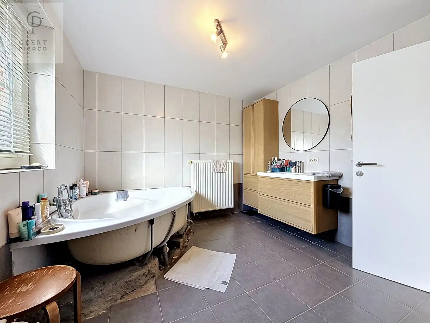Ruime woning op mooi perceel van 10 are. foto 16