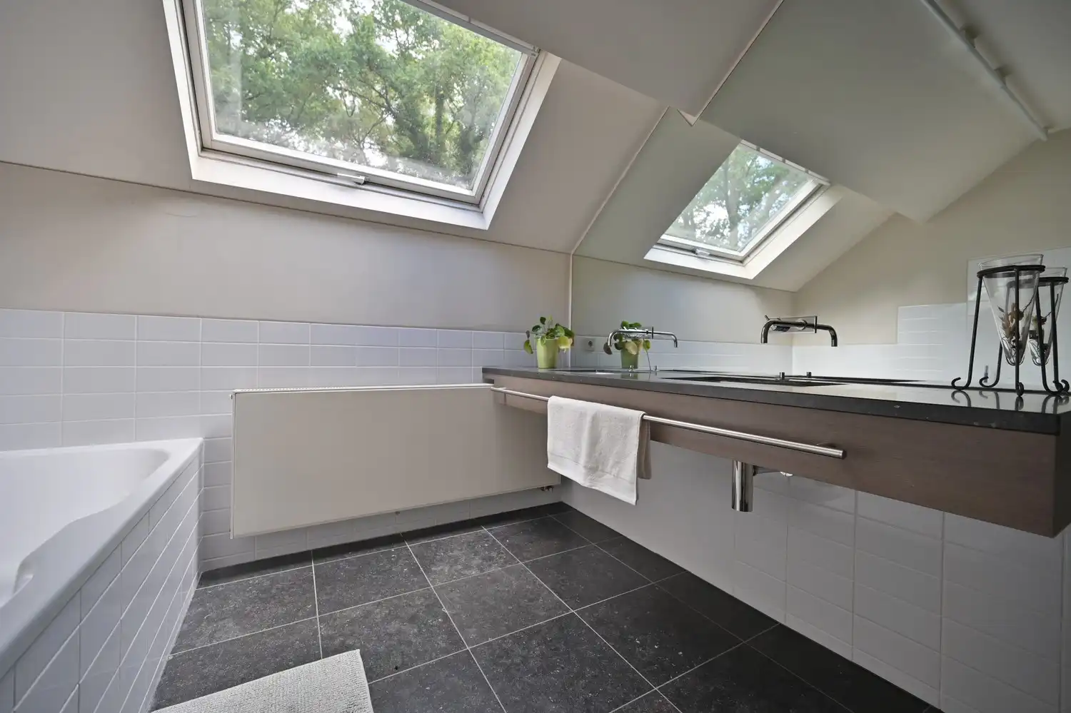 Wonen & Werken: Royale woning met aparte ruime praktijk in een groene, bereikbare omgeving te Zutendaal foto 18