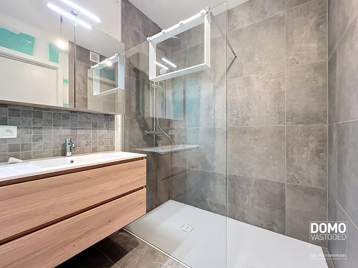 VOLLEDIG AFGEWERKT NIEUWBOUWAPPARTEMENT MET 2 SLAAPKAMERS, TERRAS, ONDERGRONDSE AUTOSTANDPLAATS EN KELDERBERGING IN RESIDENTIE "DE KWINT" TE ZONHOVEN  foto 8