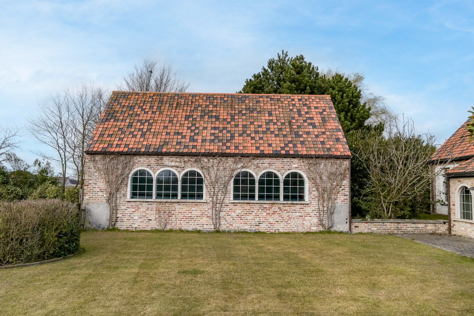 Karaktervol landhuis met zwembad, loods en stallen op rustige ligging foto 6