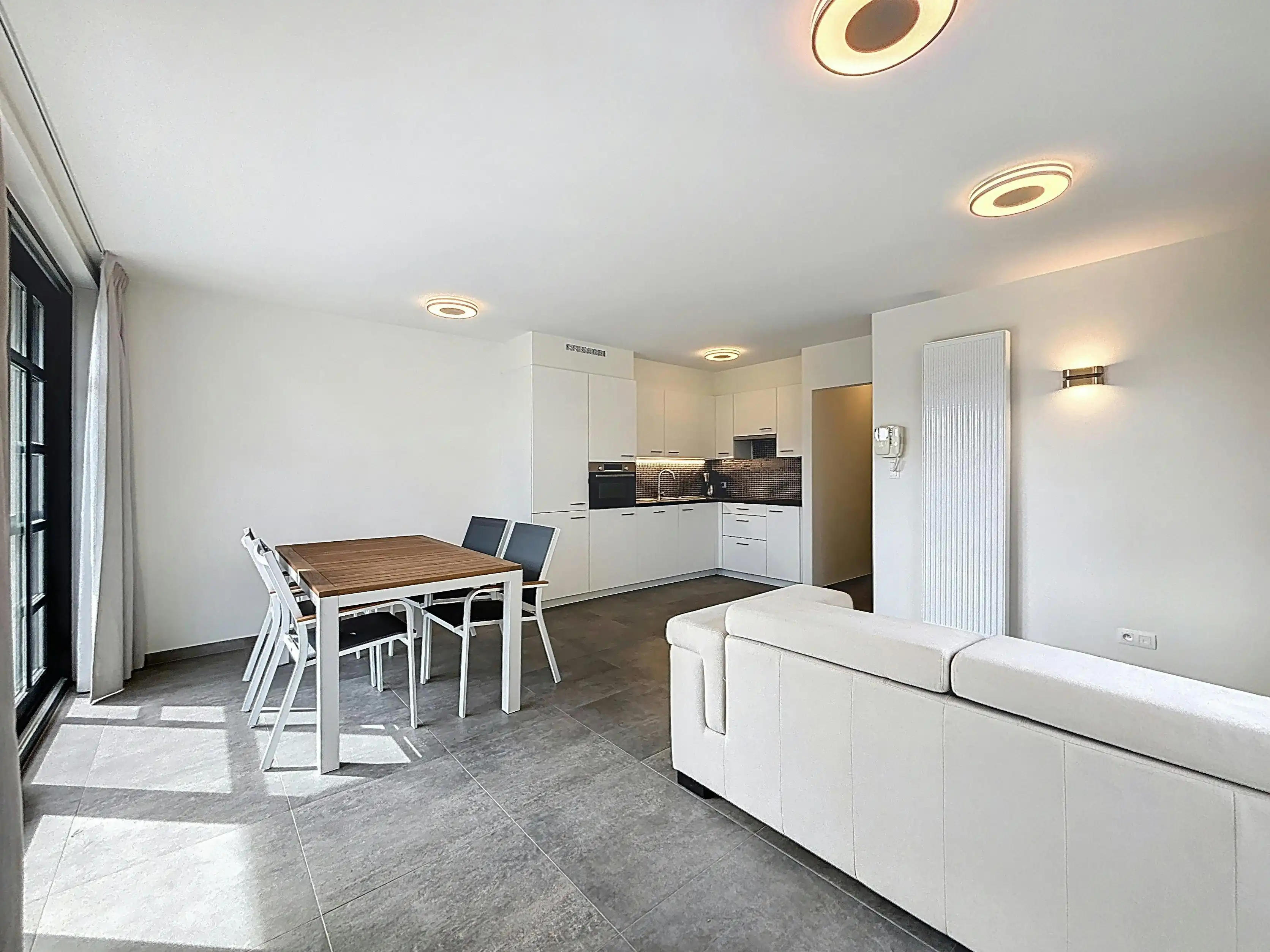 Appartement met 2 slaapkamers en parking in het centrum  foto 4