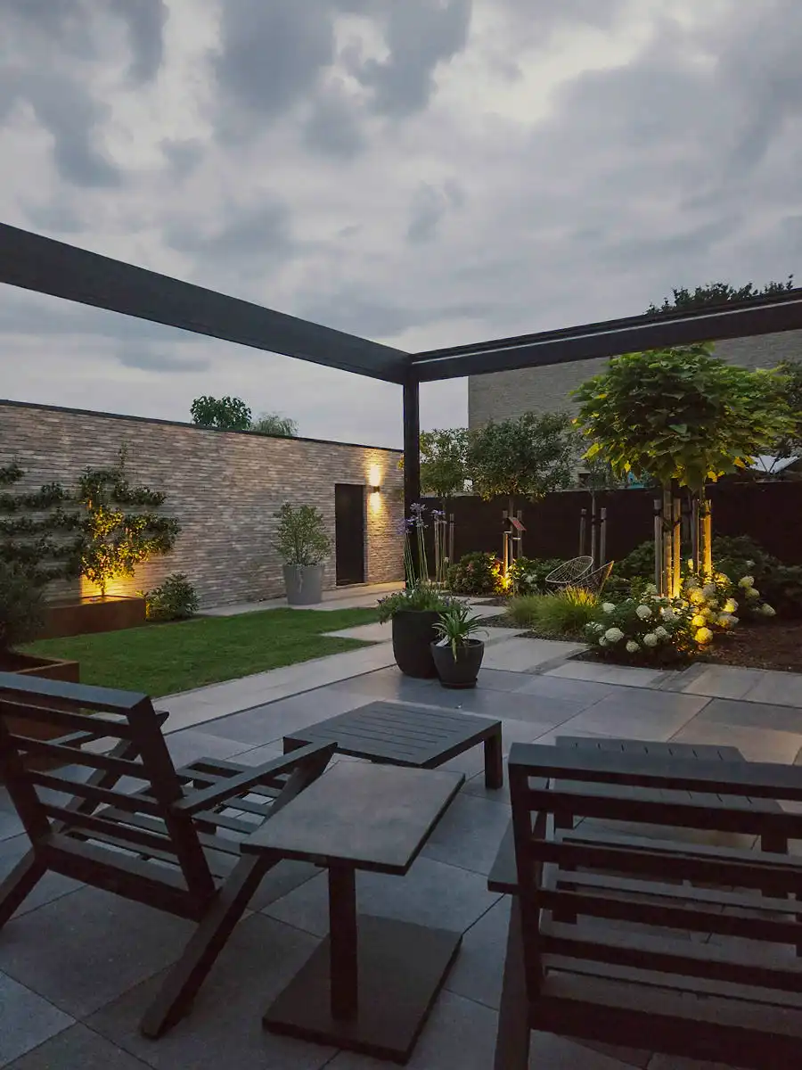Instapklaar gelijkvloers appartement met carport, berging, luxe afwerking en aangelegde tuin foto 31