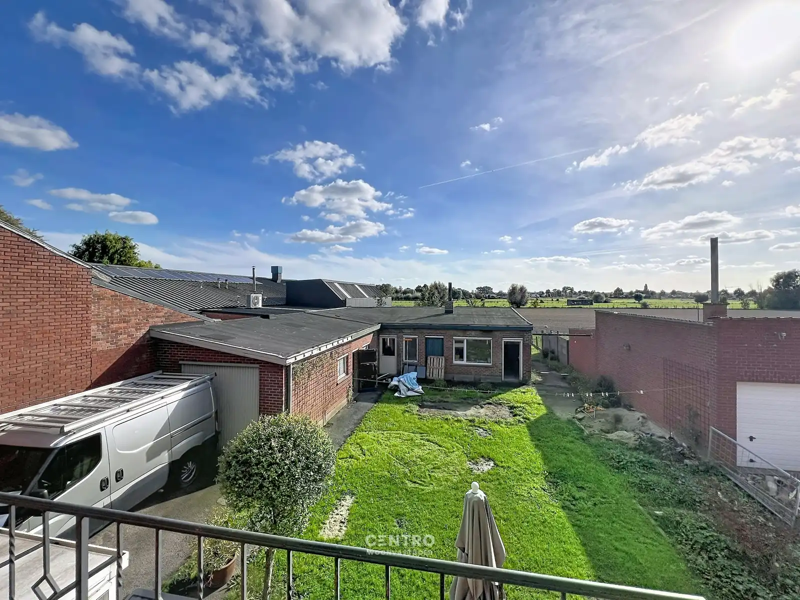 Charmante woning met grote garage/atelier van ± 125m² met landelijke vergezichten op een perceel van 831m². foto 5