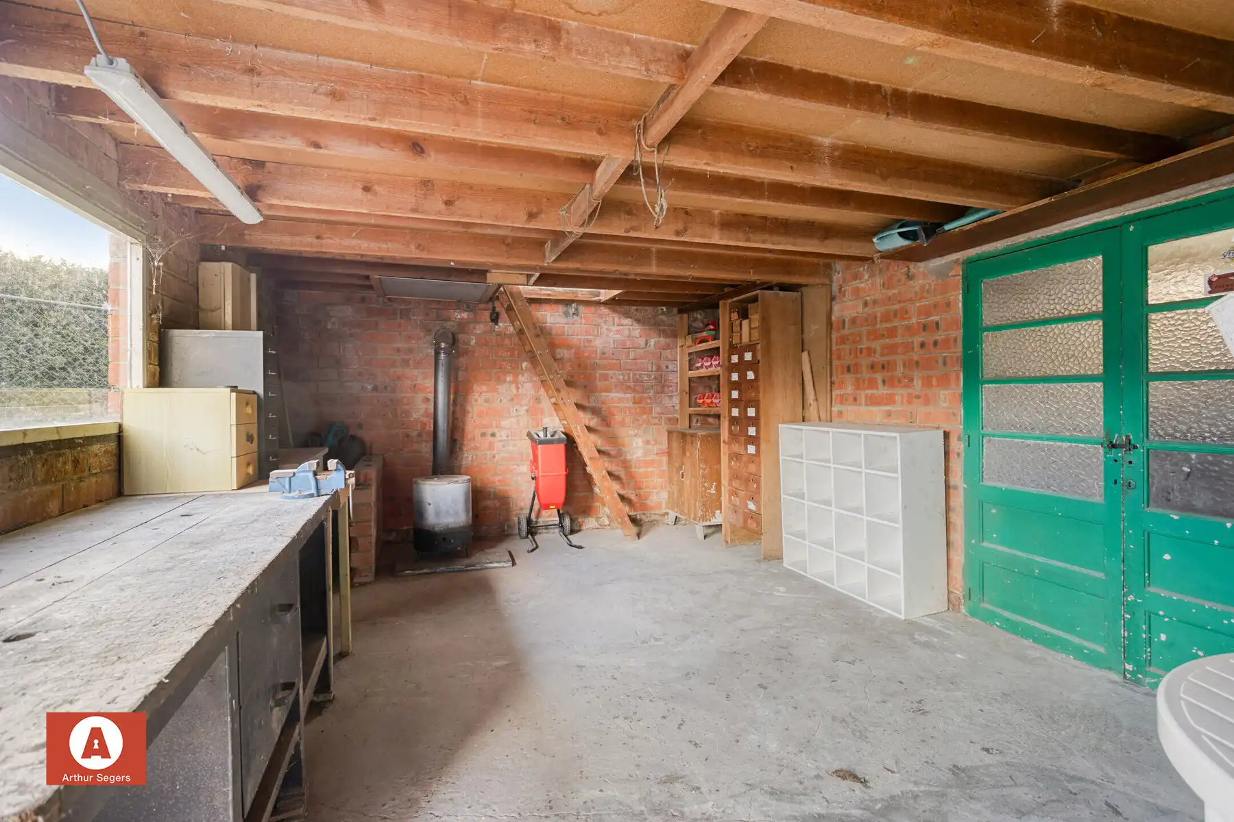 Halfopen bebouwing op zeer centrale ligging foto 28