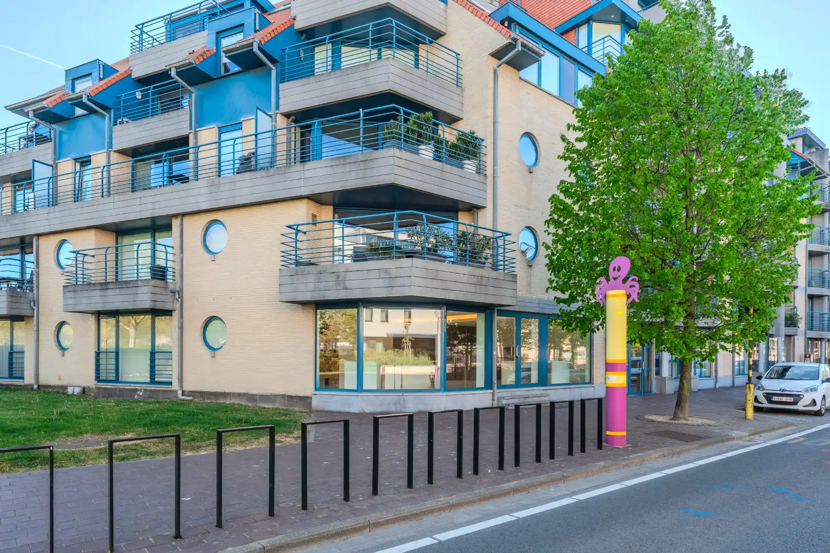 Stijlvol en instapklaar kantoor met uitstekende visibiliteit foto 21