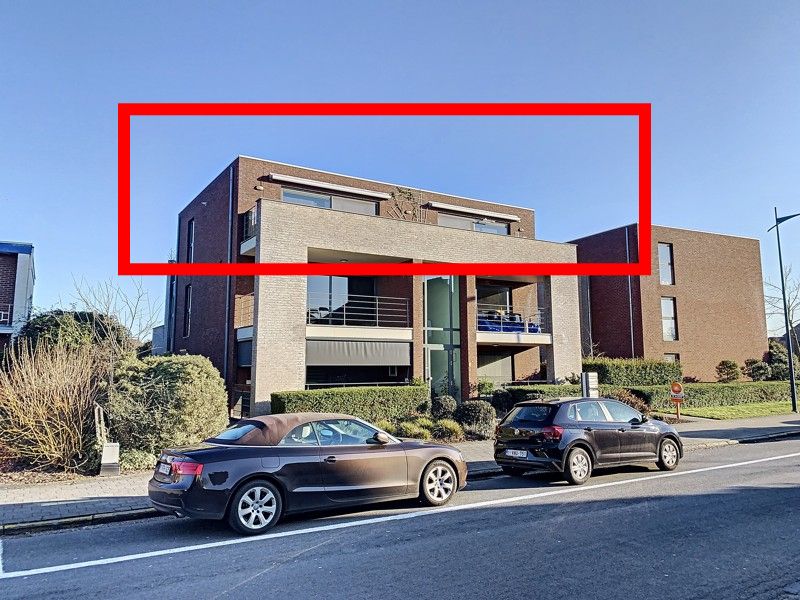 Prachtig penthouse te koop met 2 terrassen van 56m² en ondergrondse garagebox foto {{pictureIndex}}