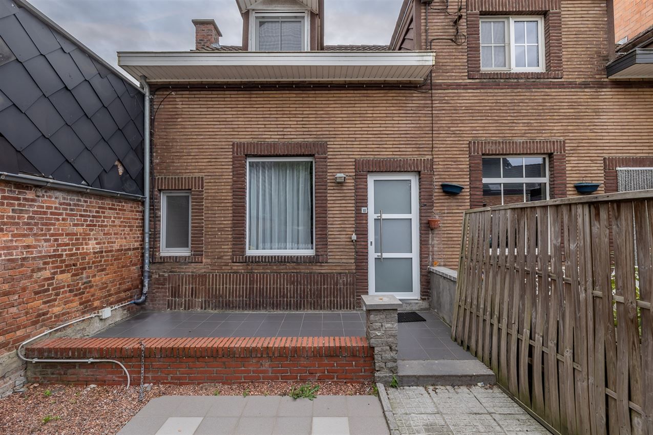 Hoofdfoto van de publicatie: Gerenoveerde woning in rustige straat, 2 slaapkamers, ruime keuken, conforme elektriciteit en wandelroutes vlakbij.
