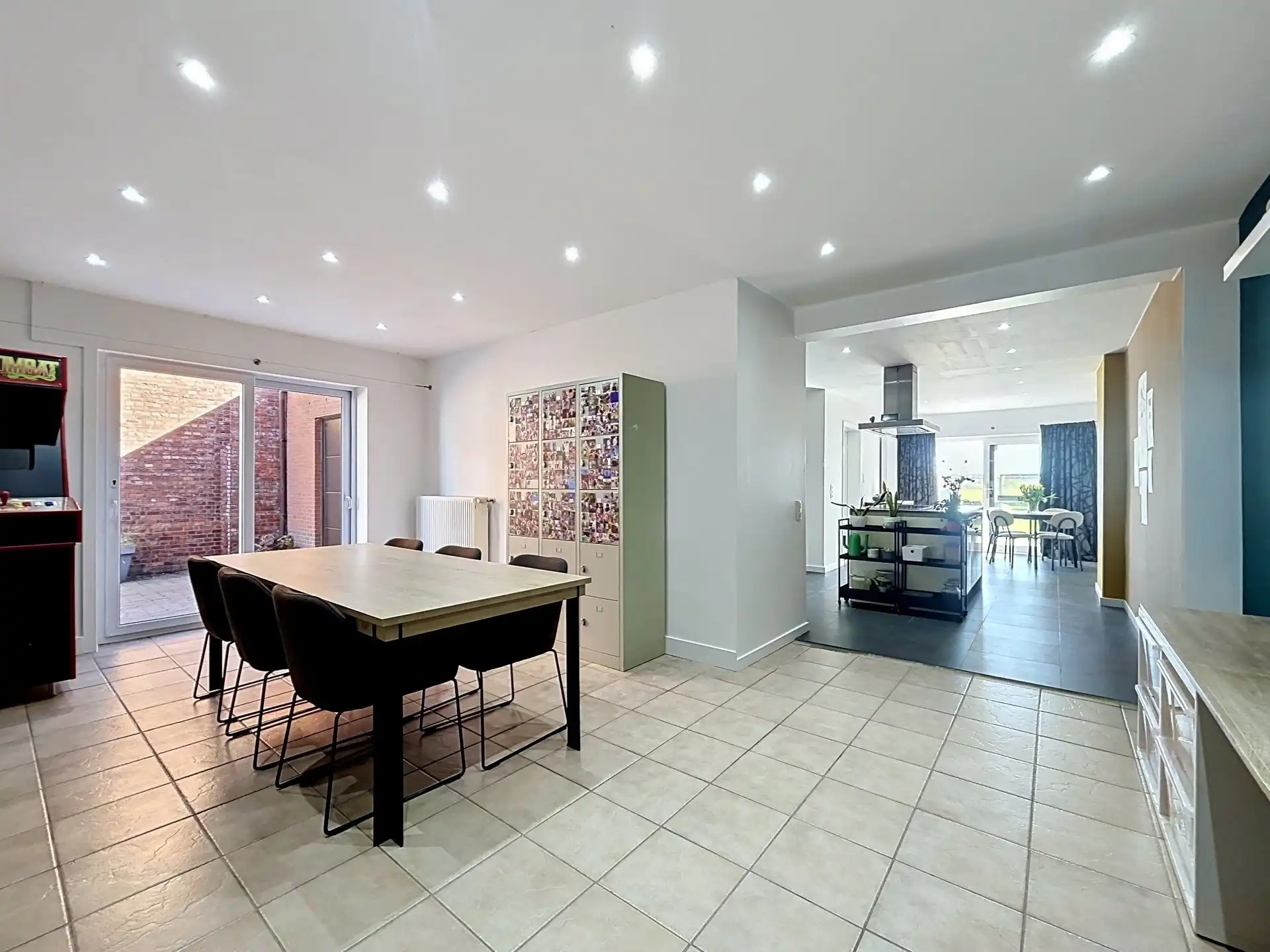 Ruime (264m²) strakke woning met vier slaapkamers en garage op perceel van 693m². foto 5