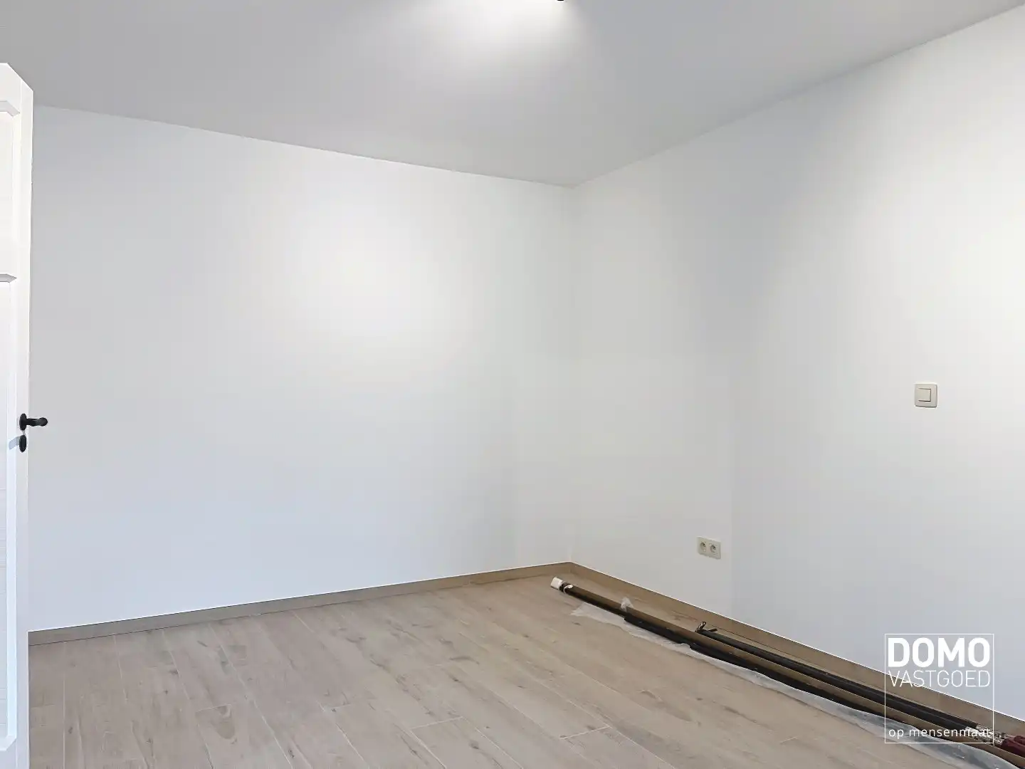 VOLLEDIG GERENOVEERDE WONING MET 3 SLAAPKAMERS EN ZUIDGERICHTE TUIN foto 9