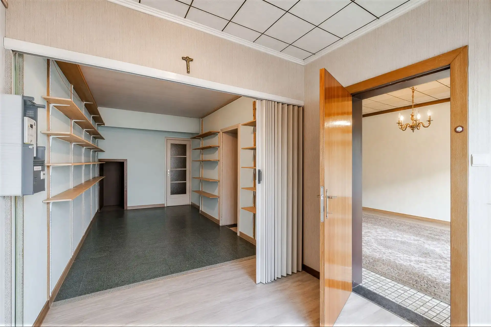Charmante rijwoning met garage en groene tuin, klaar voor jouw stempel foto 2