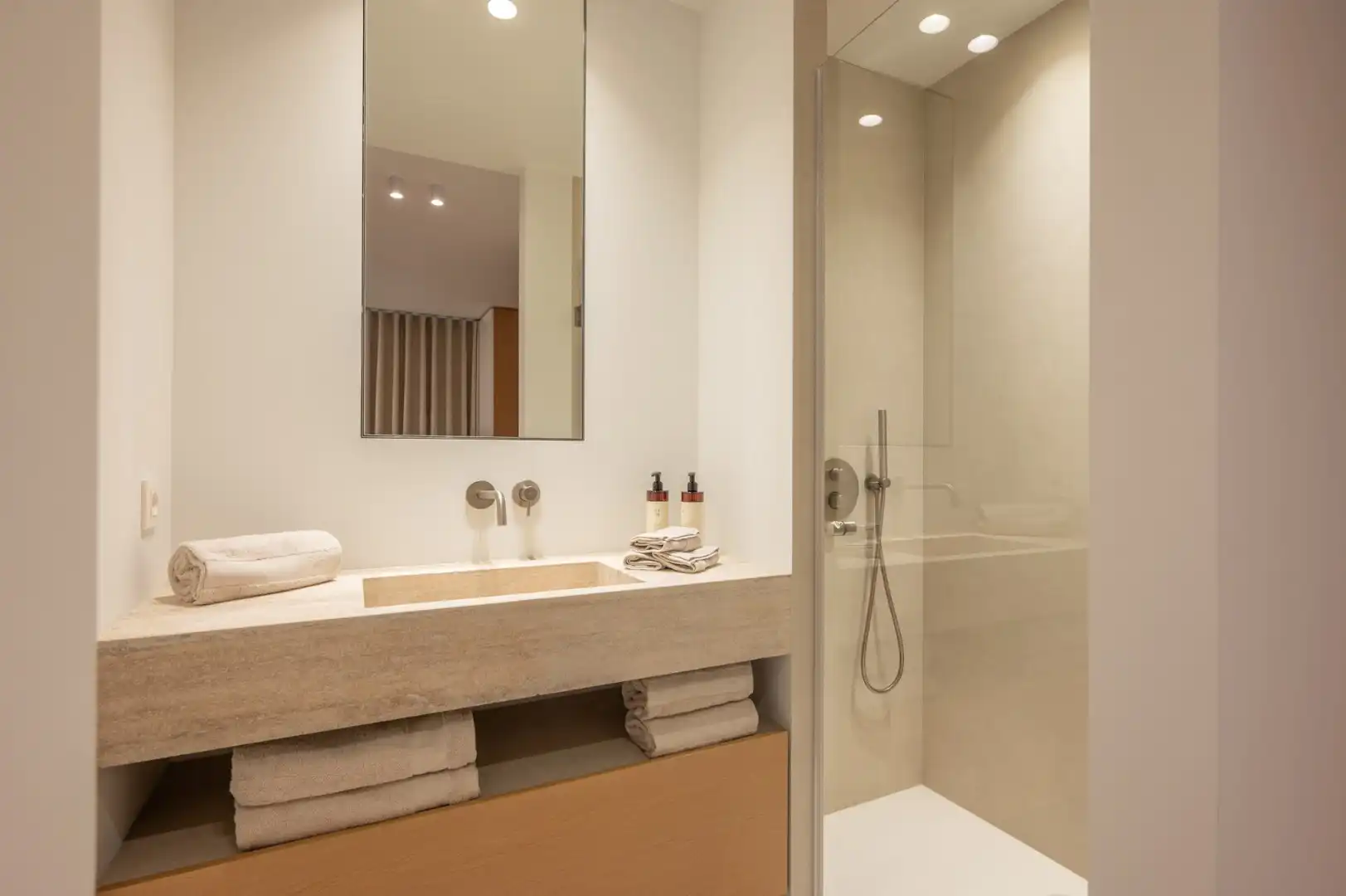 Subliem gerenoveerd appartement met 3 slaapkamers foto 14