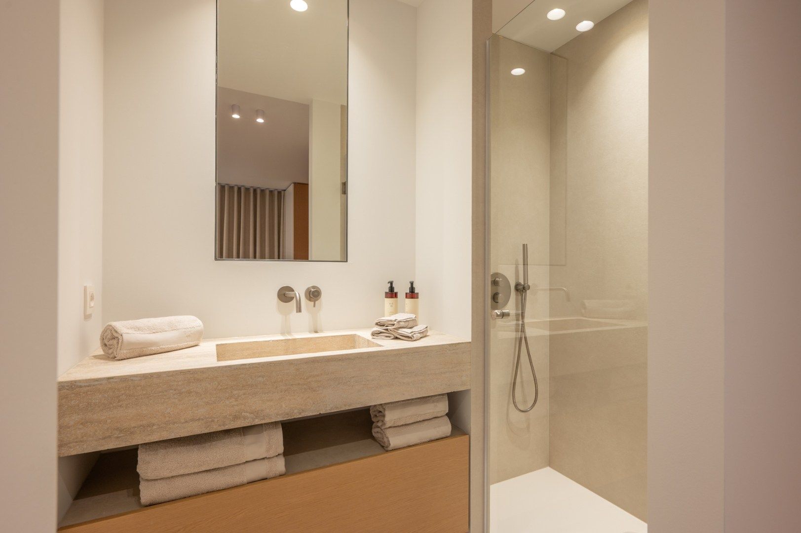 Subliem gerenoveerd appartement met 3 slaapkamers foto 14