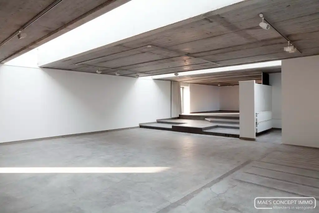 Exclusief kantoor van 515 m² te huur in Zwevegem foto {{pictureIndex}}