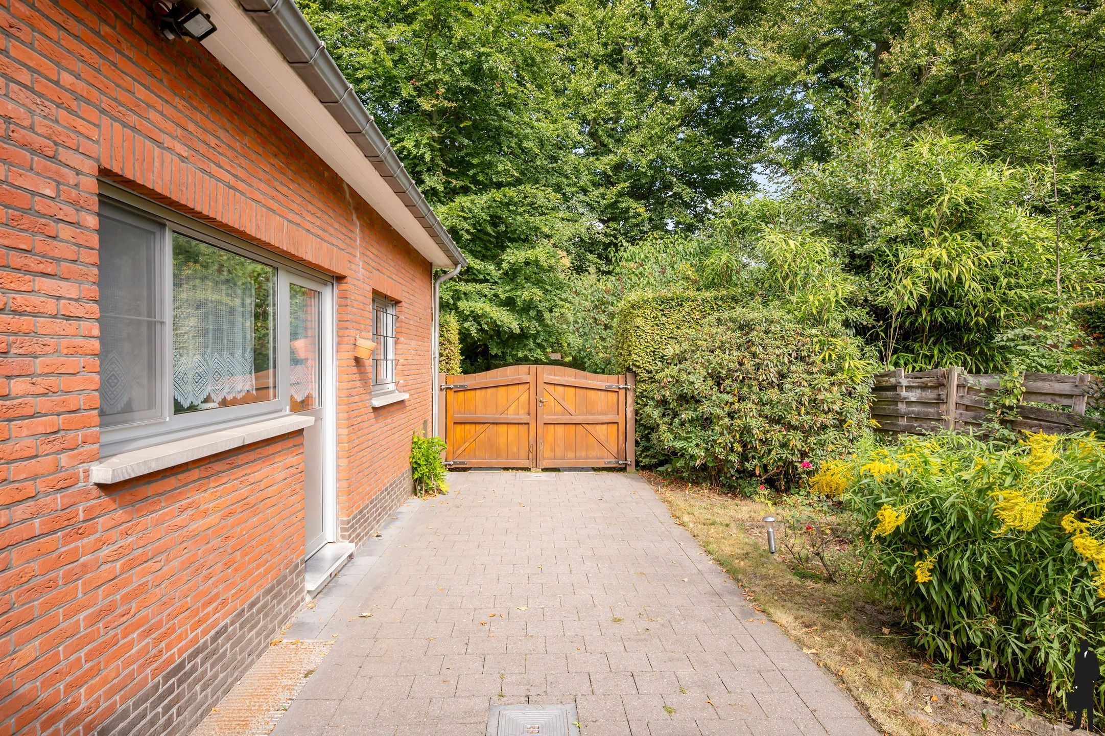 Vrijstaande gelijkvloers woning op prachtig perceel van ca. 1436 m² foto 30