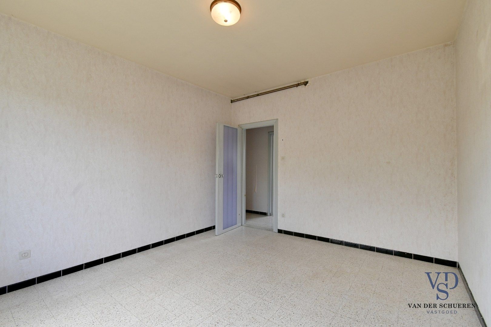 Te renoveren bungalow op een perceel van ca. 2.840 m² foto 25