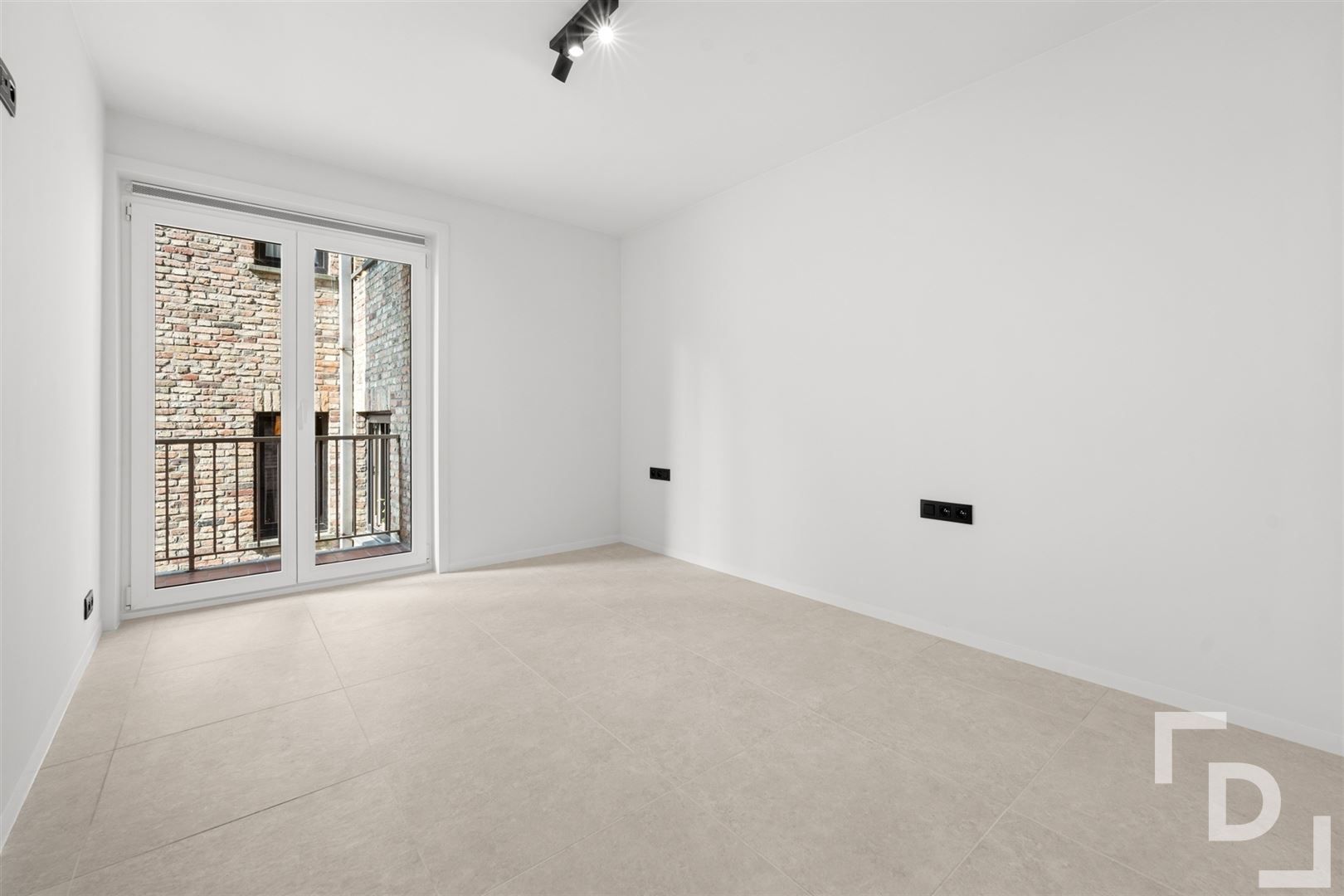 Kwalitatief gerenoveerd appartement in centrum Ieper foto 12