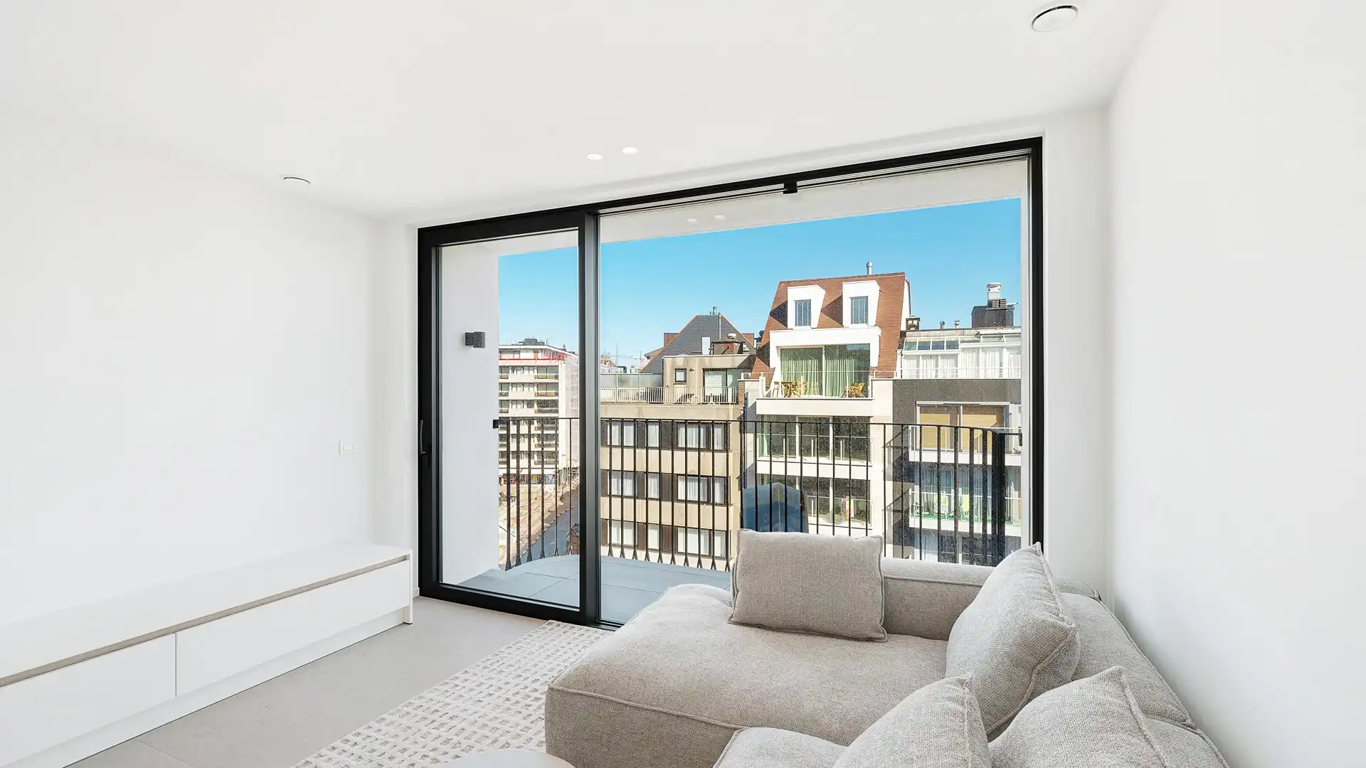 Prachtig nieuwbouw appartement met zijdelings zeezicht in het centrum van Knokke. foto 3