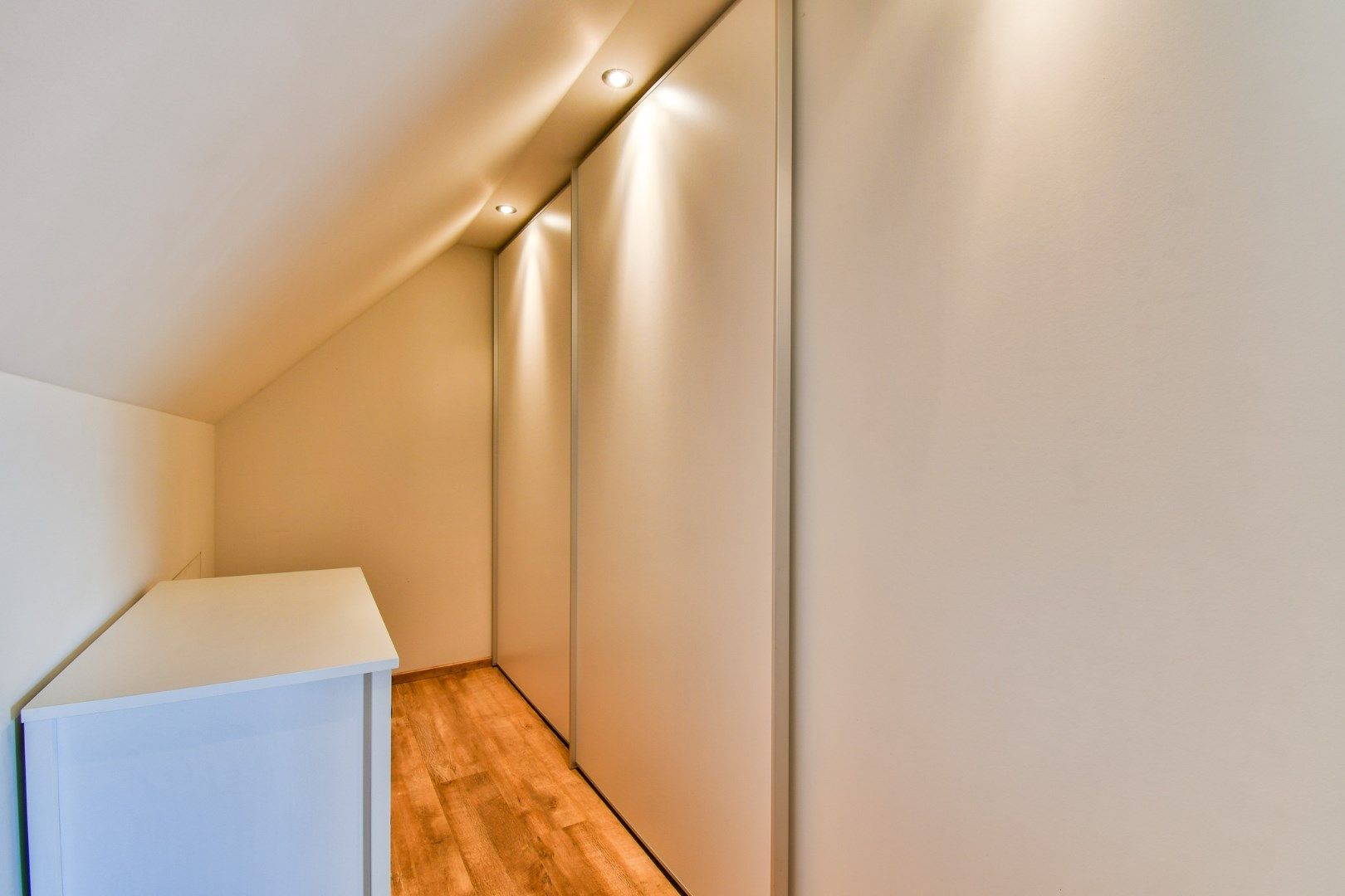 Karaktervolle villa met loodsen te koop in Torhout! foto 12