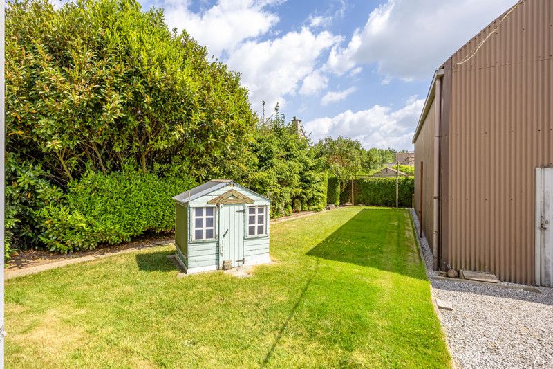 Ruime woning met loods op een perceel van 14are foto 29