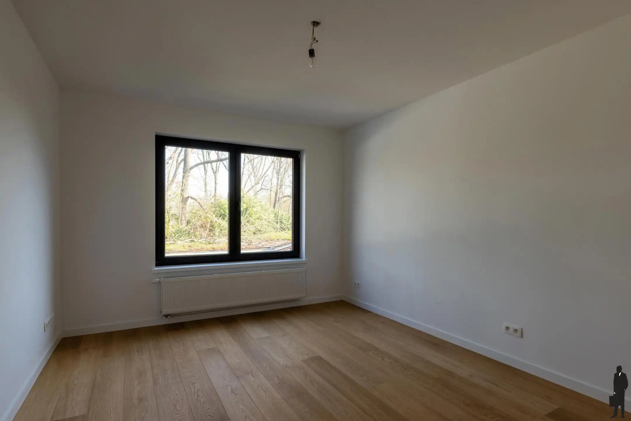 Gerenoveerd app met 2 slpk, terras en ruime inpandige garage foto 11