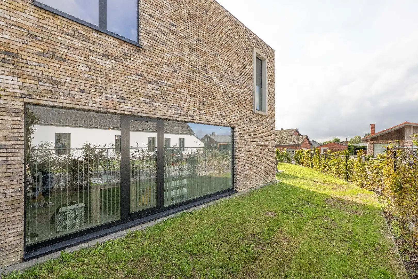RECENTE, INSTAPKLARE WONING IN KINDVRIENDELIJKE BUURT TE PITTEM foto 15