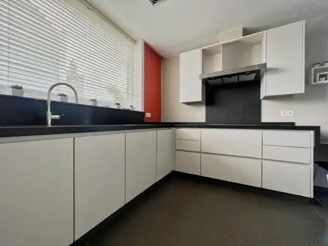 Prachtig vernieuwde gezinswoning in hartje Torhout foto 3