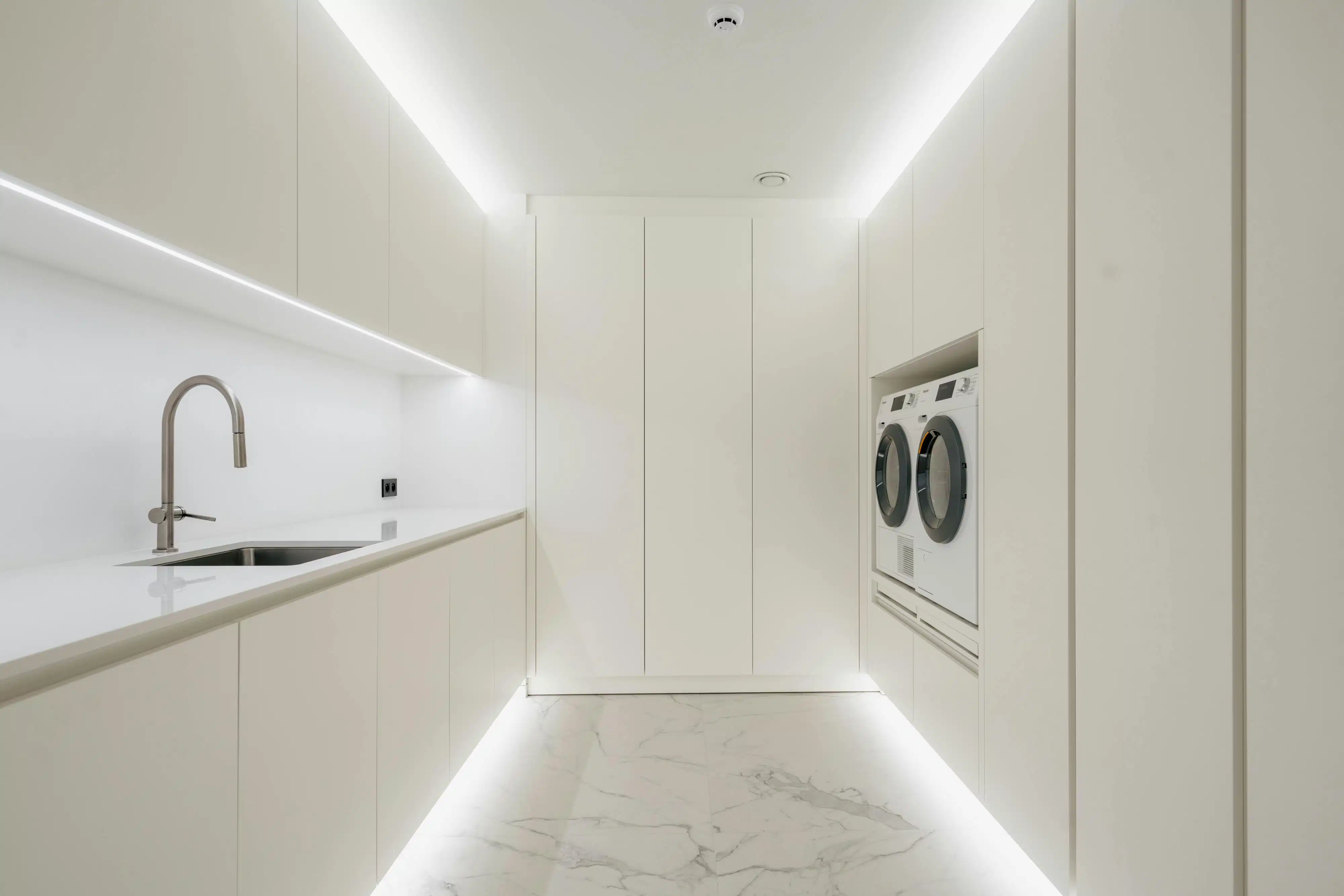 Hypermoderne strakke villa met zwembad nabij Roeselare foto 37