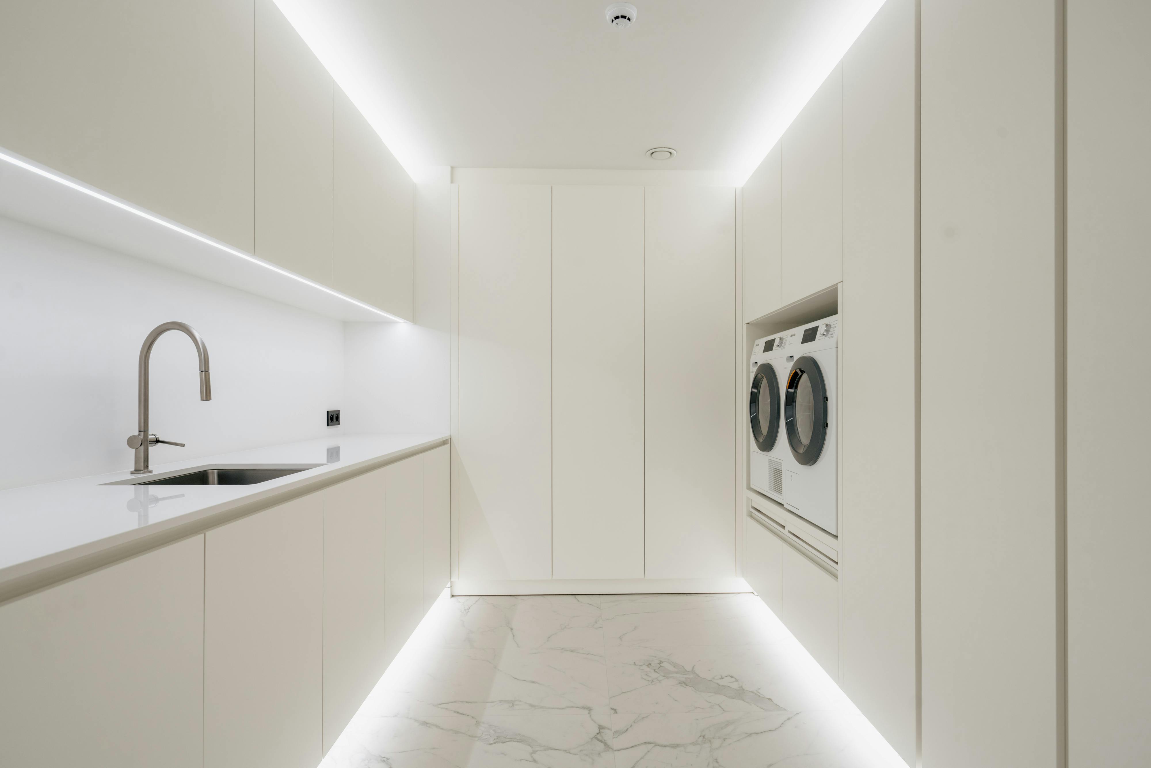 Hypermoderne strakke villa met zwembad nabij Roeselare foto 37