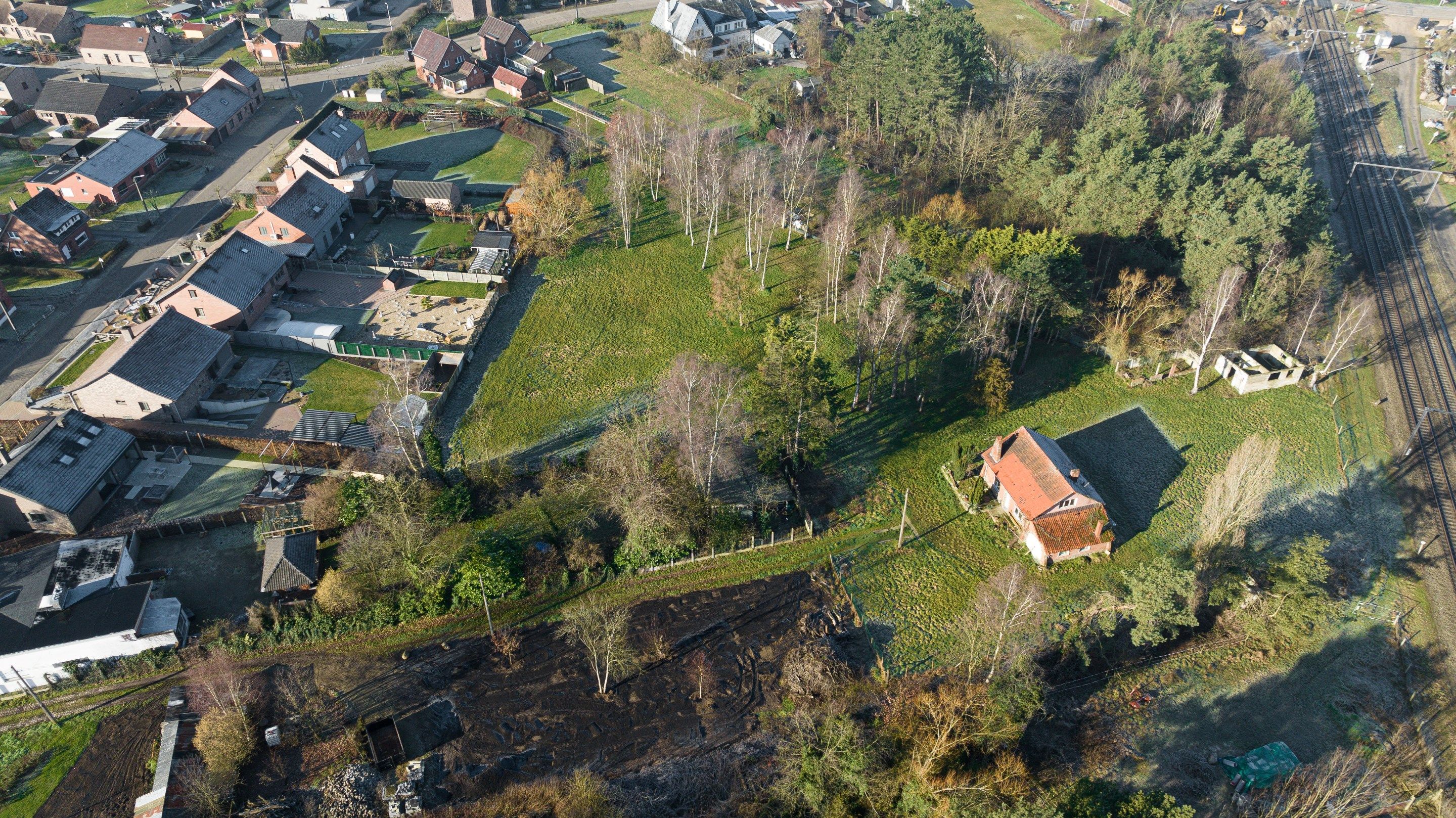 Goed gelegen te renoveren woonhuis op een perceel van 6517m2 te Halen foto 2