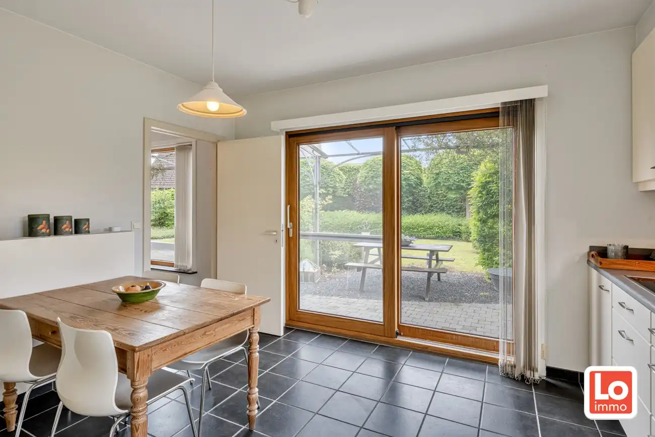 Instap klare open woning met inpandige garage en zonnige tuin op een toplocatie nabij het centrum van Lochristi! foto 13