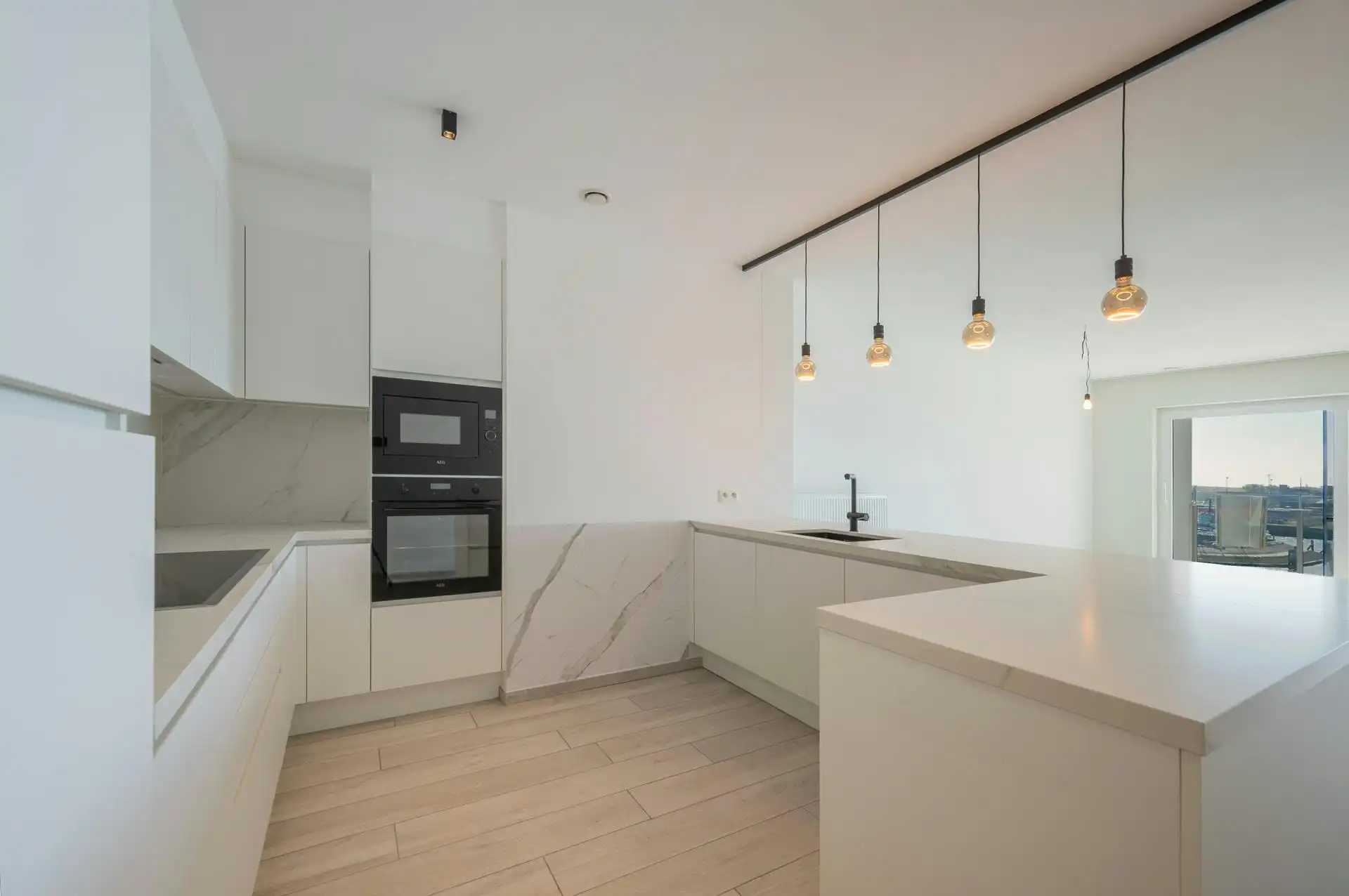 Ruim appartement met terras en zicht op jachthaven te koop foto 10