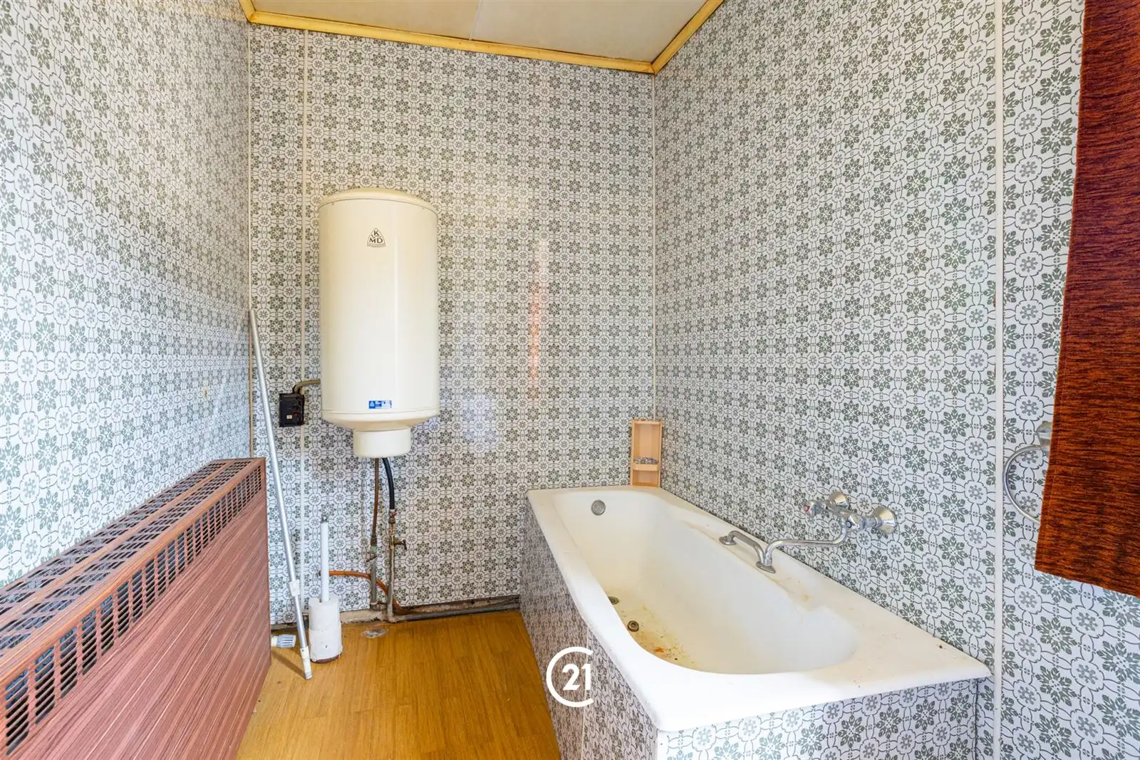 Ruime, te renoveren woning op een strategische ligging foto 17