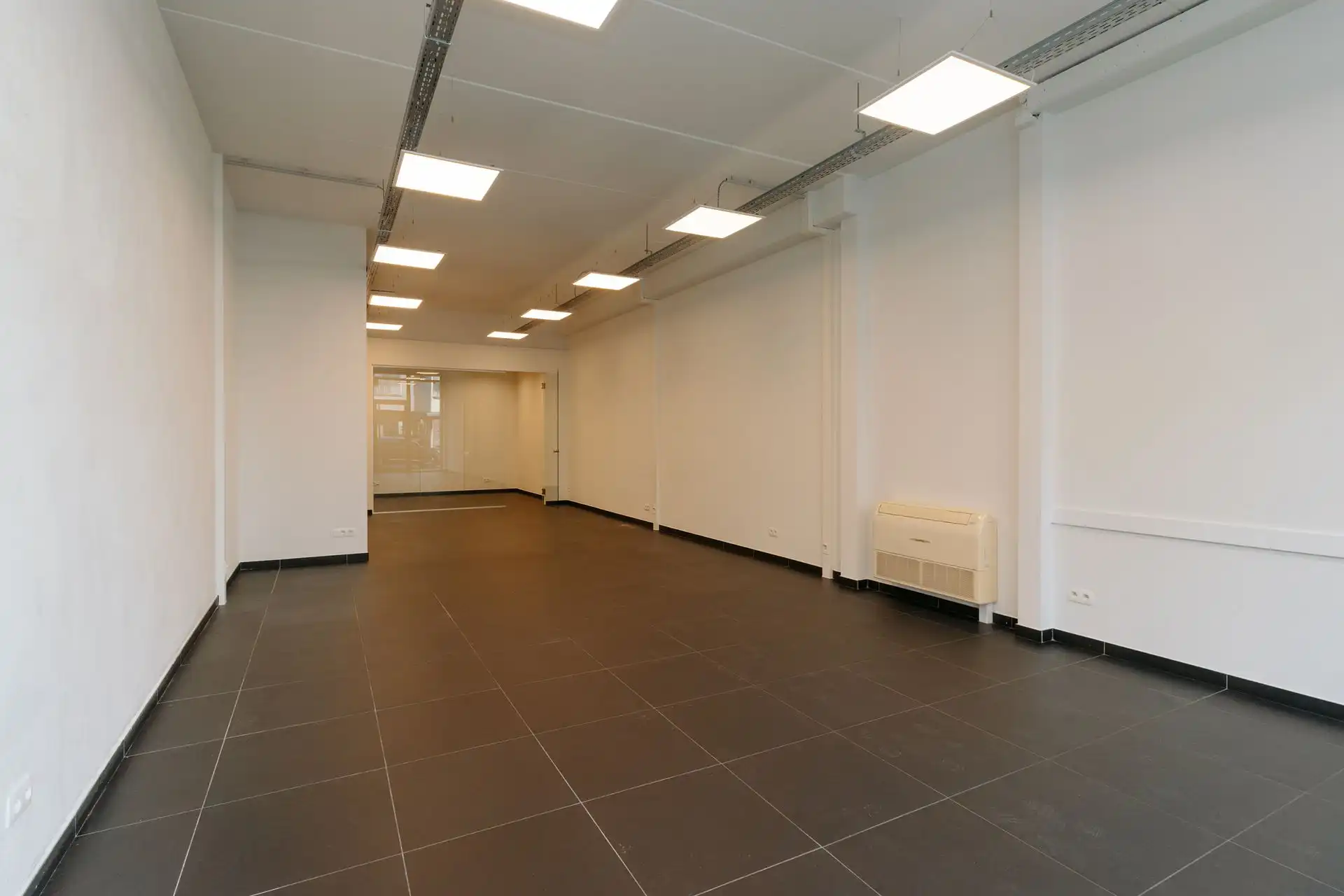 Handelspand met maximale zichtbaarheid in centrum Wilrijk foto 3