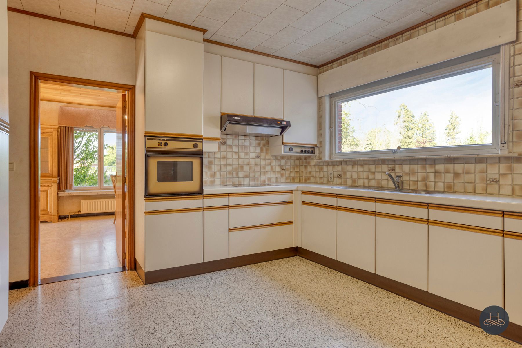 Charmant ruime renovatiewoning gelegen op een enorm perceel foto 13