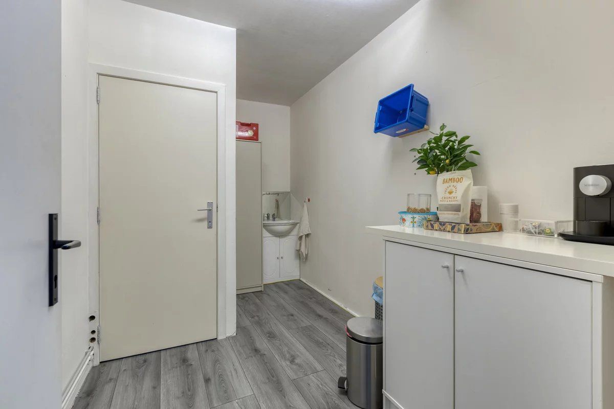 WINKELRUIMTE VAN +/- 80 M²   IN GALERIJ RUBENS IN LANAKEN foto 9