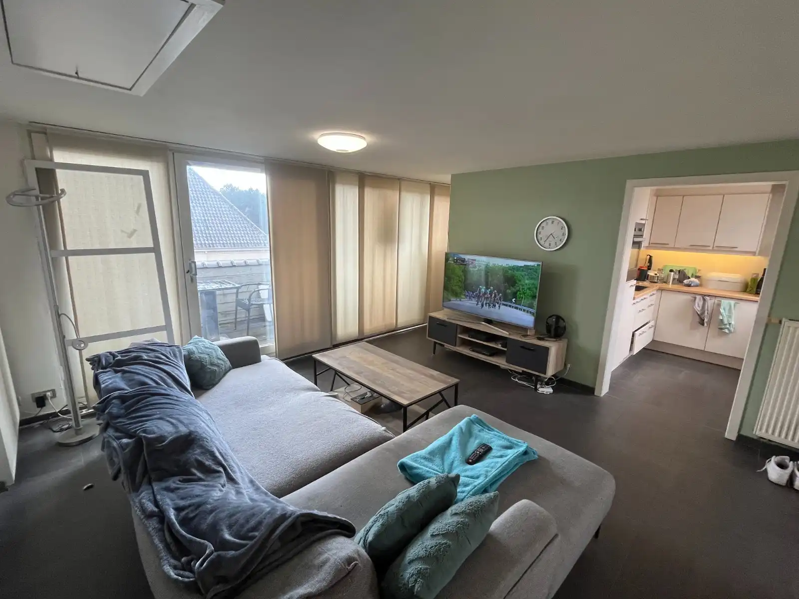 Lichtrijk appartement met 1 slaapkamer, terras en grote zolder –  EPC B foto 7