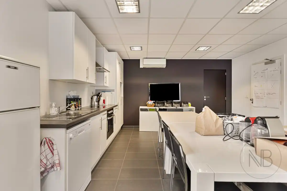 Instapklare en goed gelegen kantoorruimte foto 19