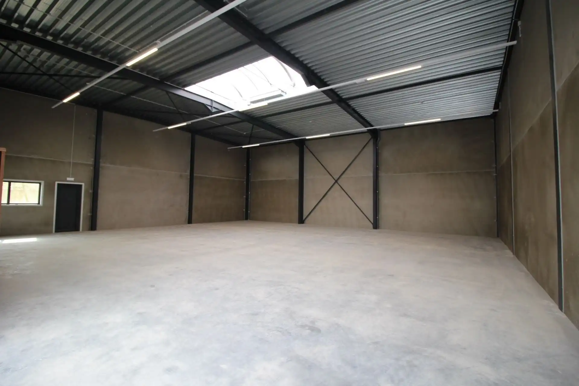 Unit, nieuwbouw, te huur voor opslag of productie. foto 9