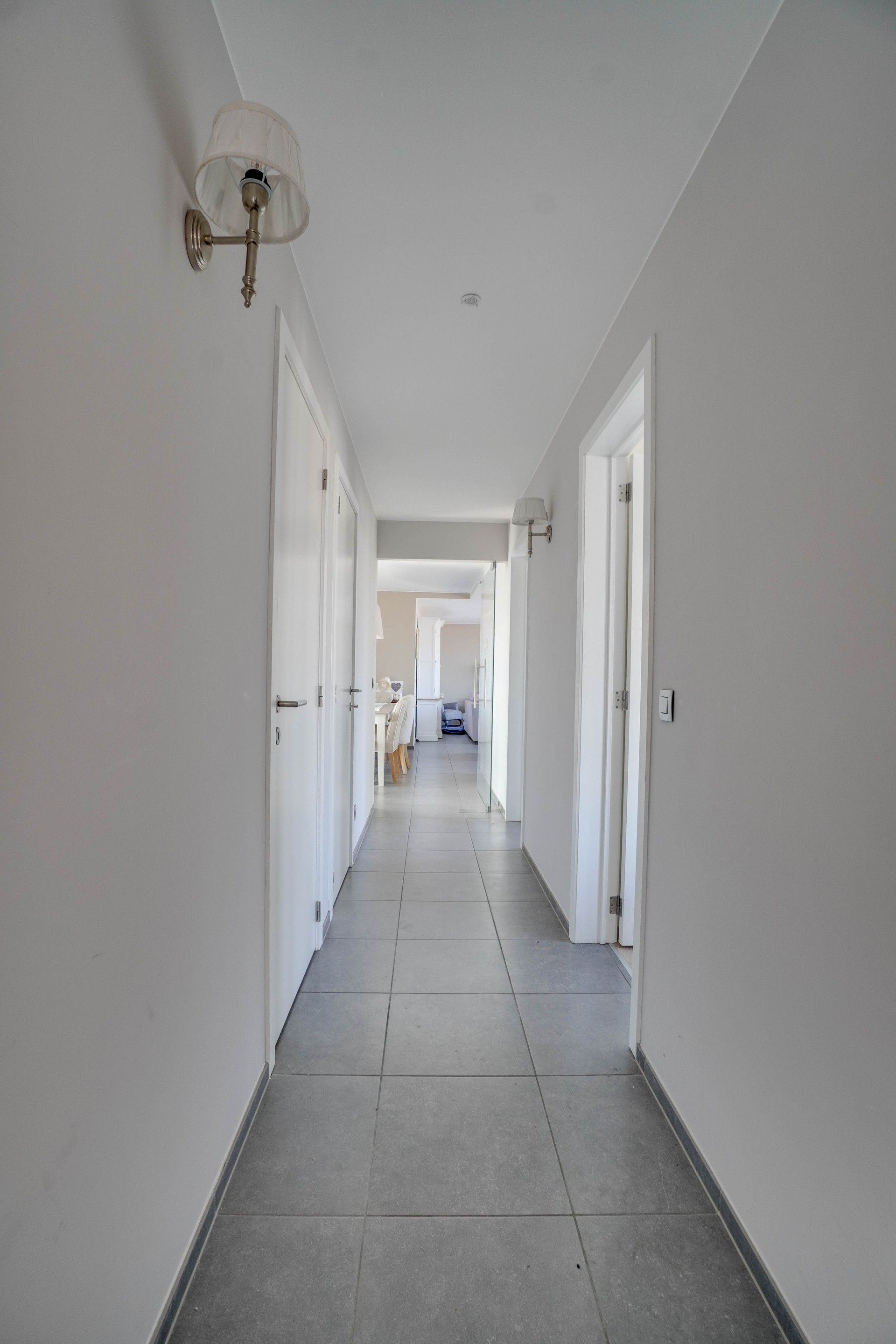 Instapklaar, lichtrijk dakappartement met 2 slaapkamers, terras en parking. foto 7