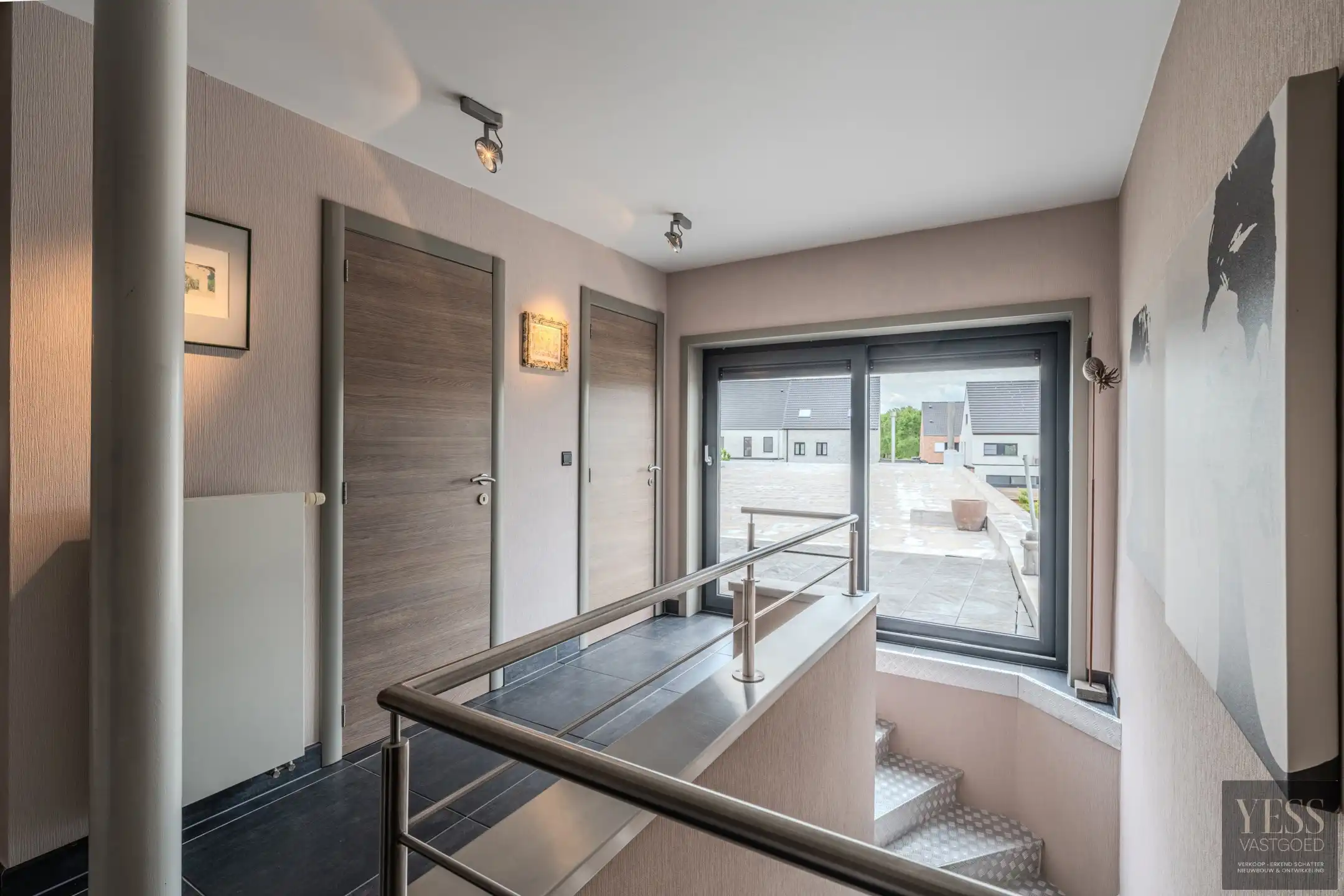 Uniek pand 236m2 bewoonbaar + atelier/winkel/opslag 475m2! foto 5