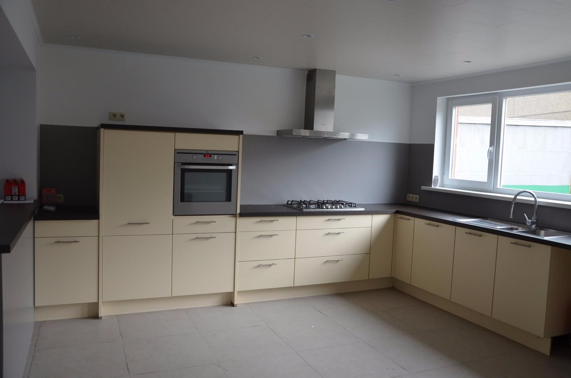 Ruime vernieuwde woning  foto 5