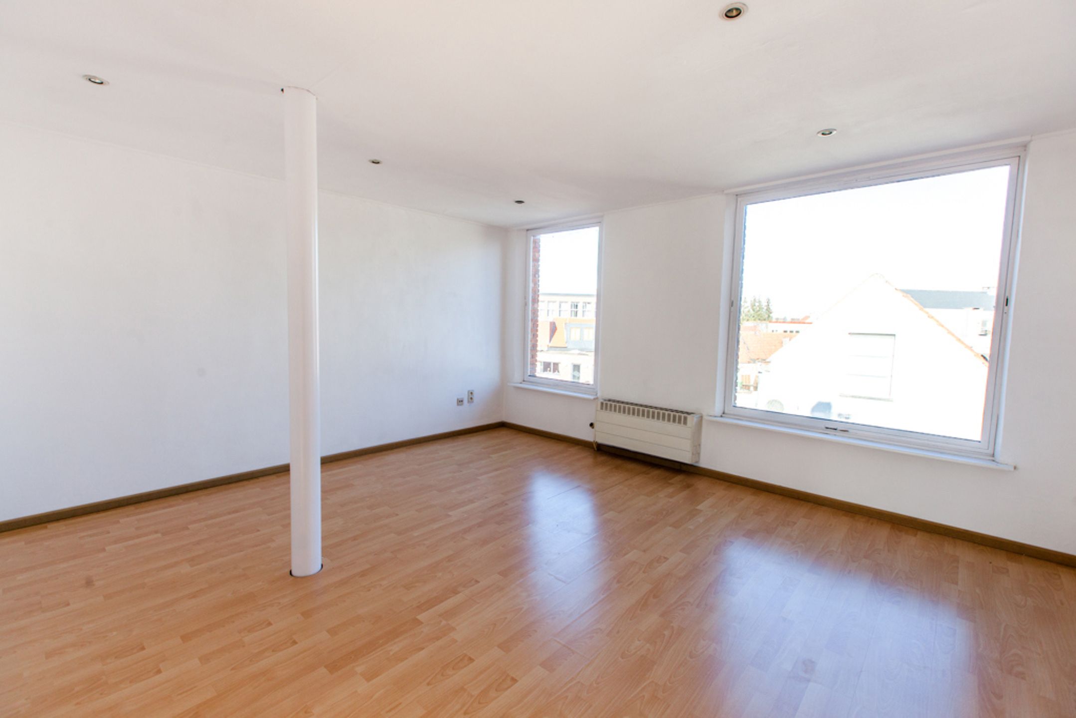 Verrassend ruime handelswoning met bovenliggend appartement. foto 38