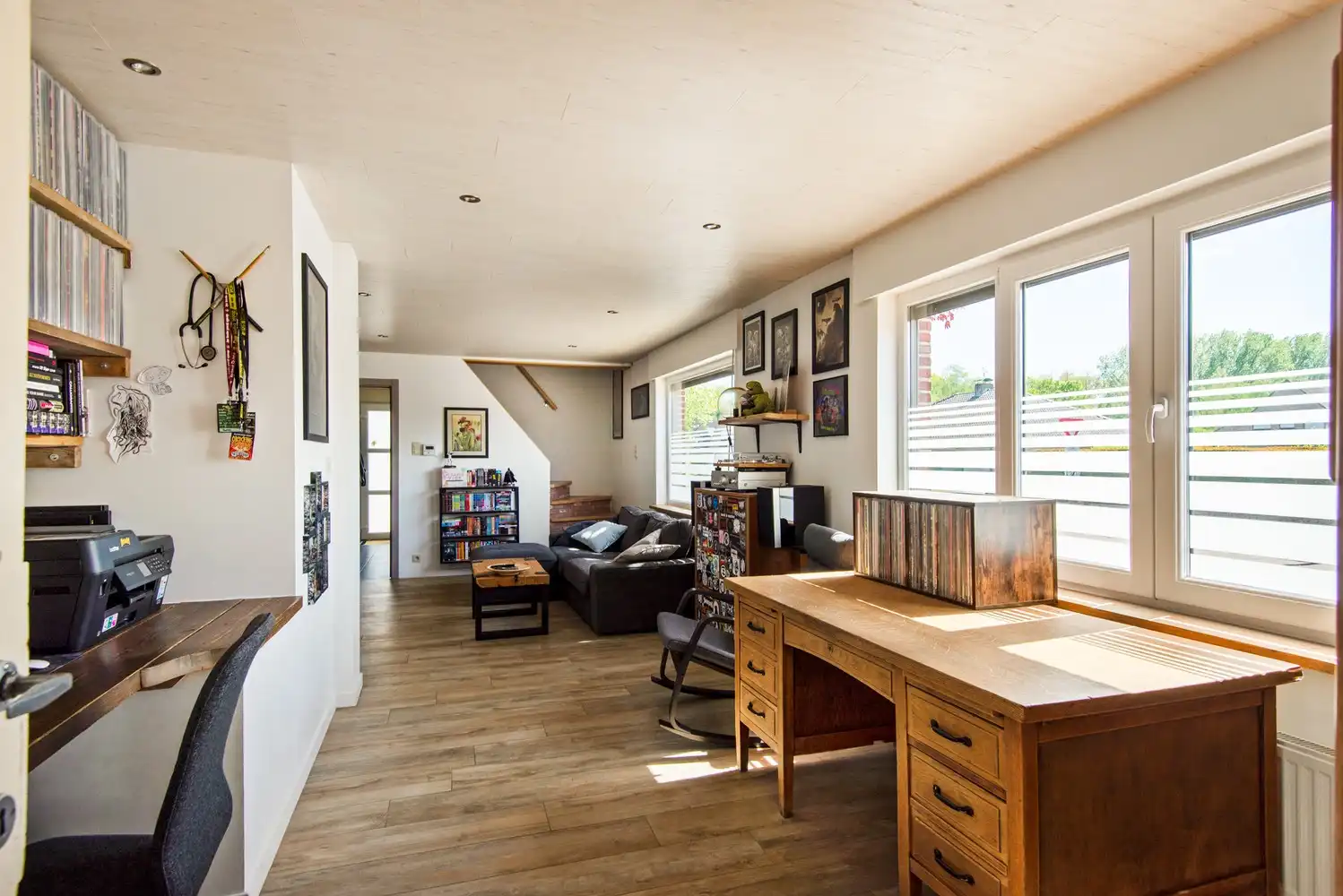 Grotendeels gerenoveerde woning op leuke locatie in Broechem! foto 2