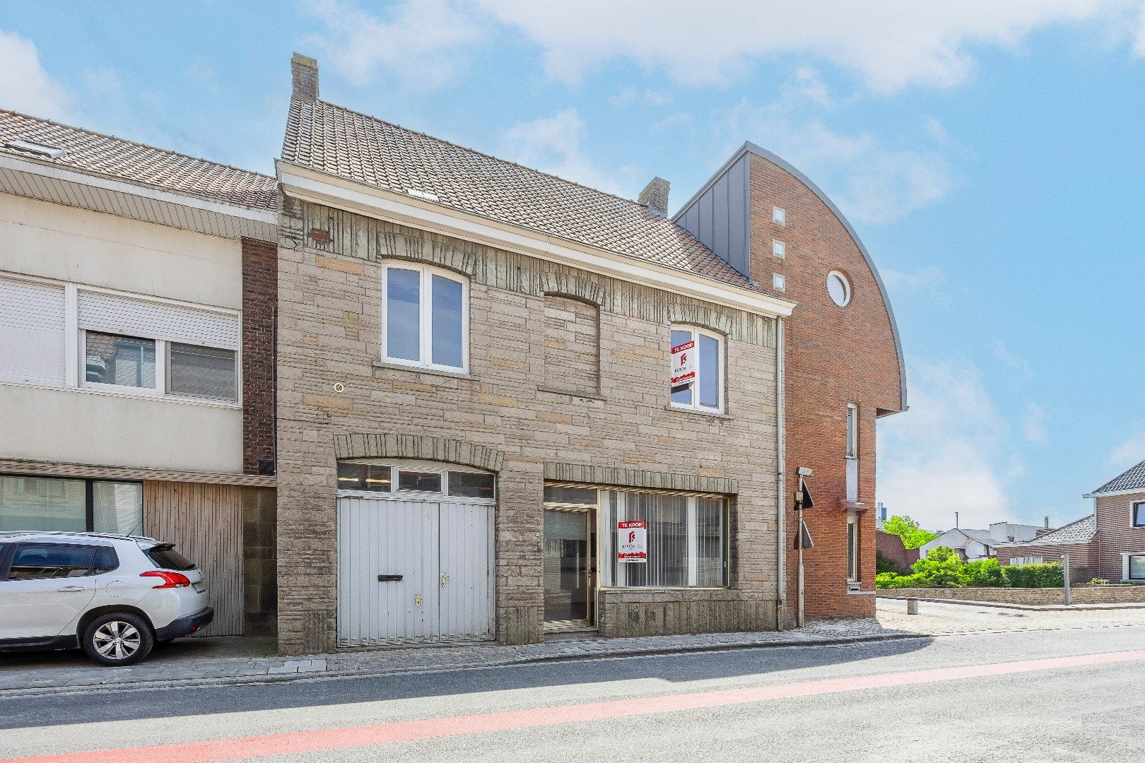 Hoofdfoto van de publicatie: Te renoveren woning met garage en tuin 