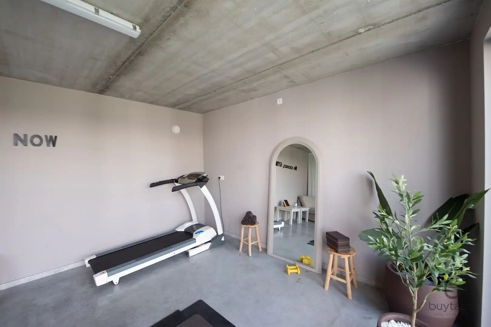 Knappe GELIJKVLOERSE villa + bijgebouw te Halle! foto 49