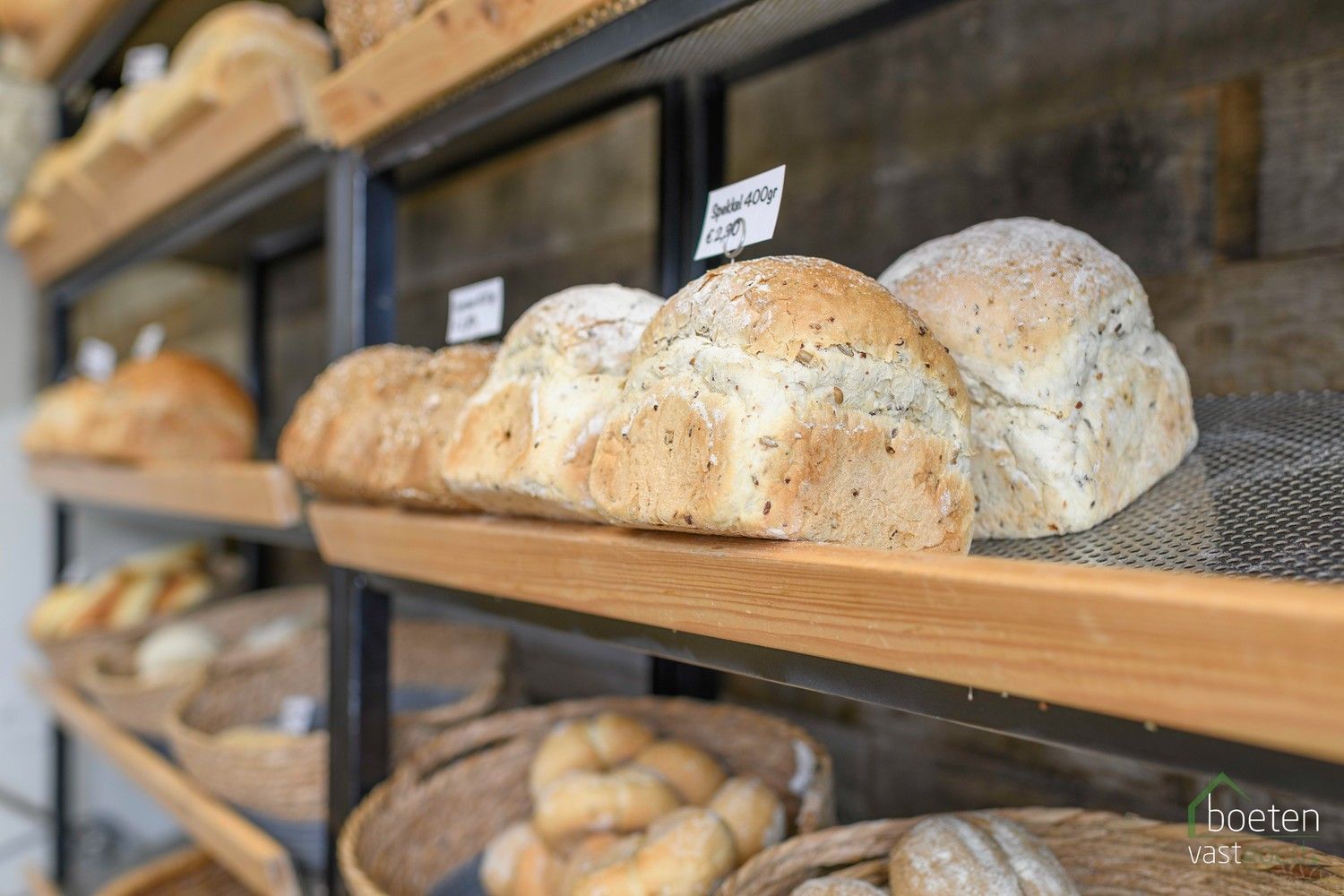 VEURNE: Verkoop van de gekende zaak bakkerij Petit Paris, bestaande uit een gerenoveerde handelsruimte met eveneens (grotendeels) gerenoveerd woongedeelte. foto 7